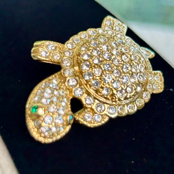 Vintage Gold Tone Turtle Brooch with Clear Rhinestones - Picture 15 of 16